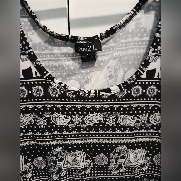RUE 21 tank top size L - Picture 2 of 2
